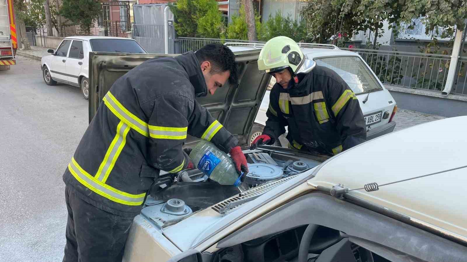 Karaman’da alev alan Fiat Tofaş’ı vatandaşlar söndürdü 6 karamanda alev alan fiat tofasi vatandaslar sondurdu 2 RkfLF5R1
