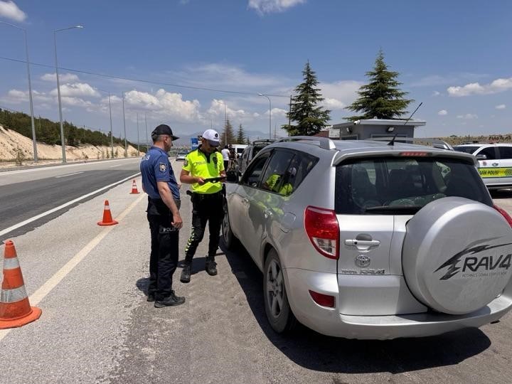 Karaman’da aranan 15 kişi tutuklandı 5 karamanda aranan 15 kisi tutuklandi 1 2ghCaOa7