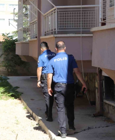 karamanda-balkondan-dusen-sahis-yaralandi-3CZrWltF.jpg