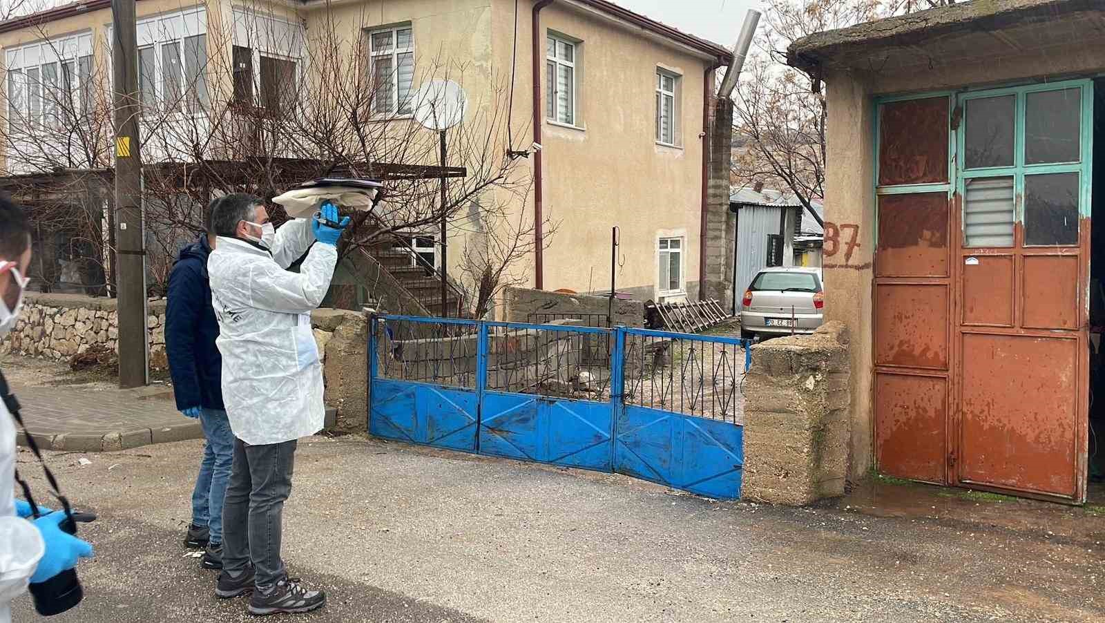 karamanda bir kisi evinin deposunda silahla vurulmus halde bulundu 2 jQZW1rOS
