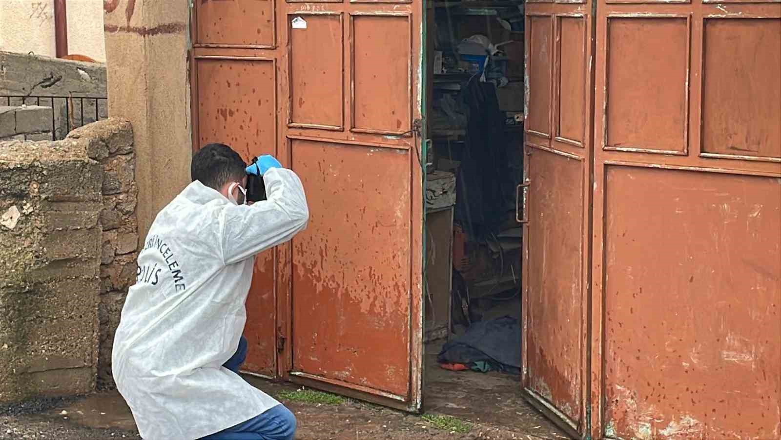 karamanda bir kisi evinin deposunda silahla vurulmus halde bulundu 3 w2UfYipP
