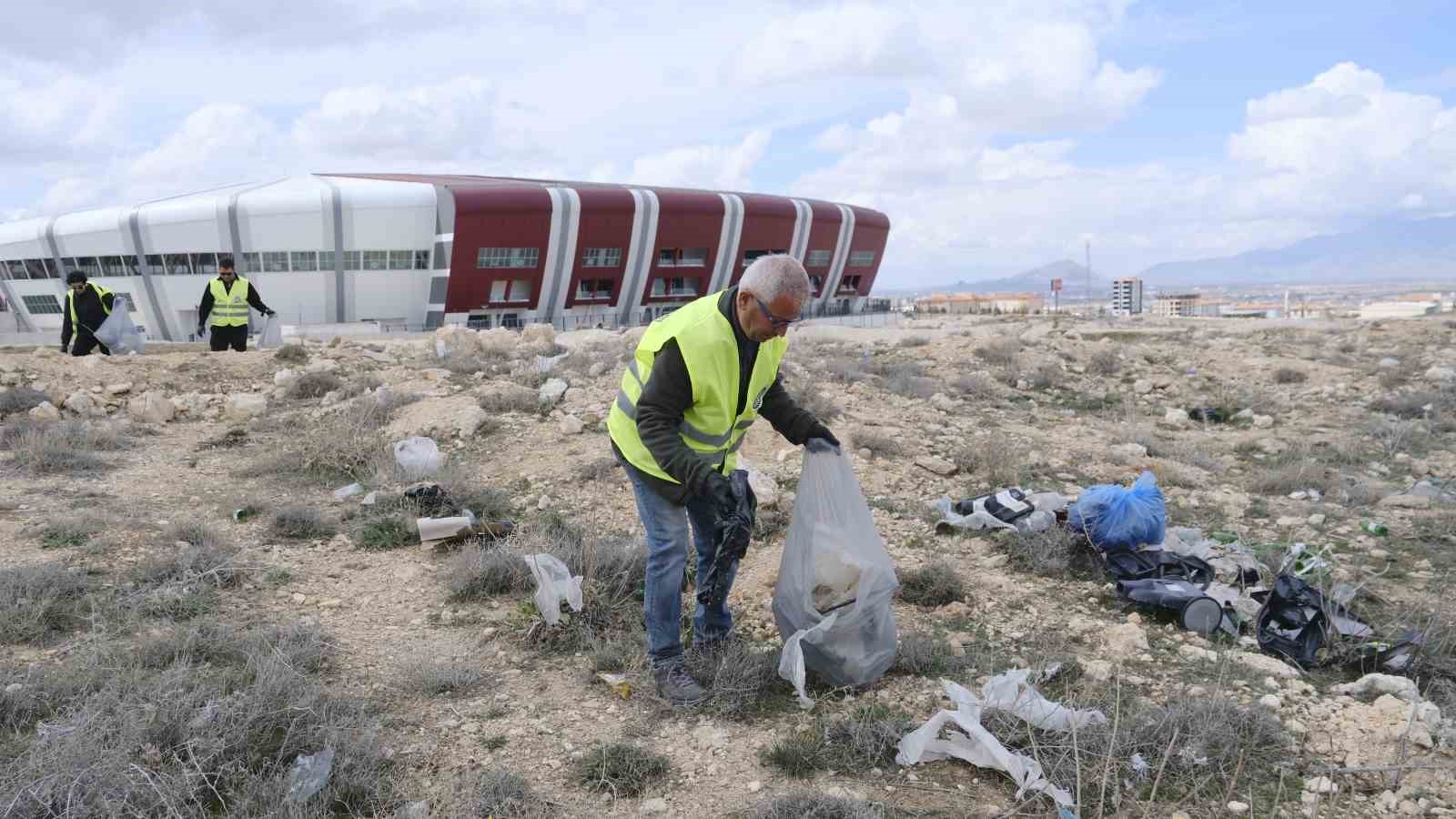 karamanda bugun temizle yarin nefes al sloganiyla dogaya atilan copler toplandi 2