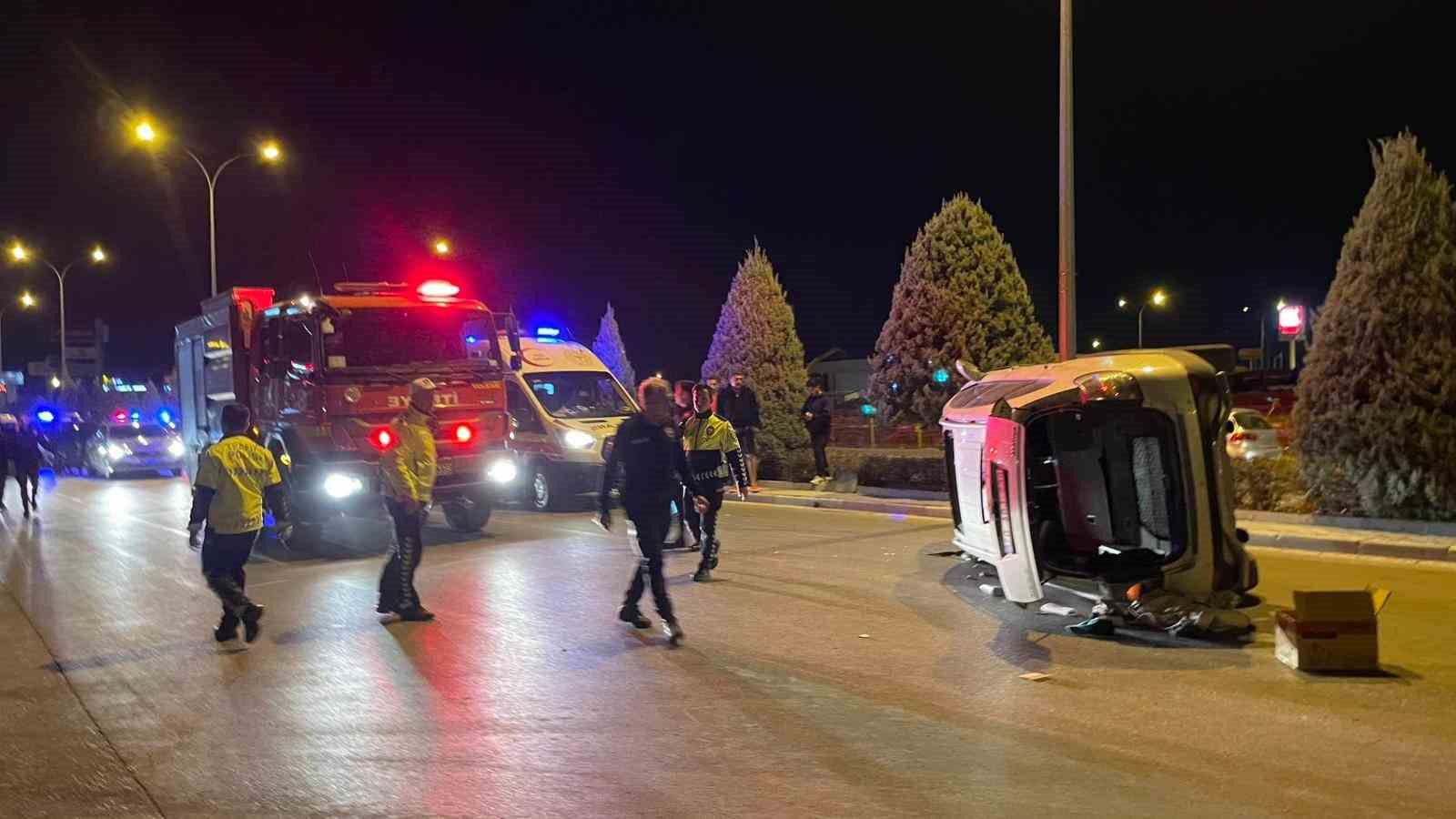 karamanda carpisan iki aractan biri devrildi 2 yarali 1 36sljNjG