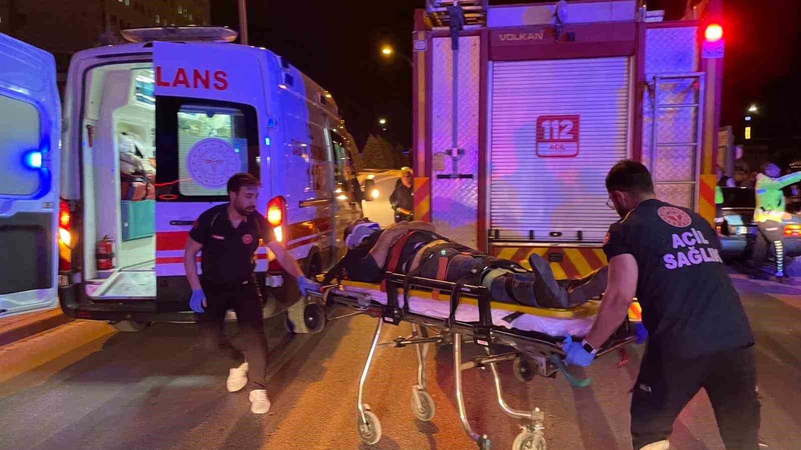 karamanda carpisan iki aractan biri devrildi 2 yarali 4