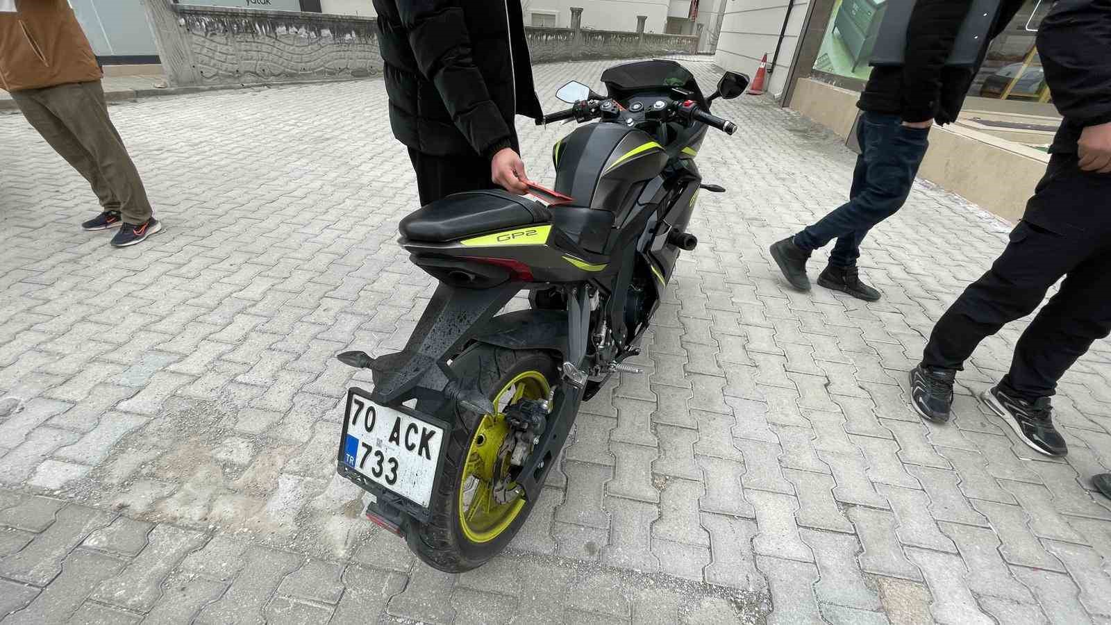 karamanda ciple carpisan motosikletli cocuk surucu yaralandi 1 KccilMGf