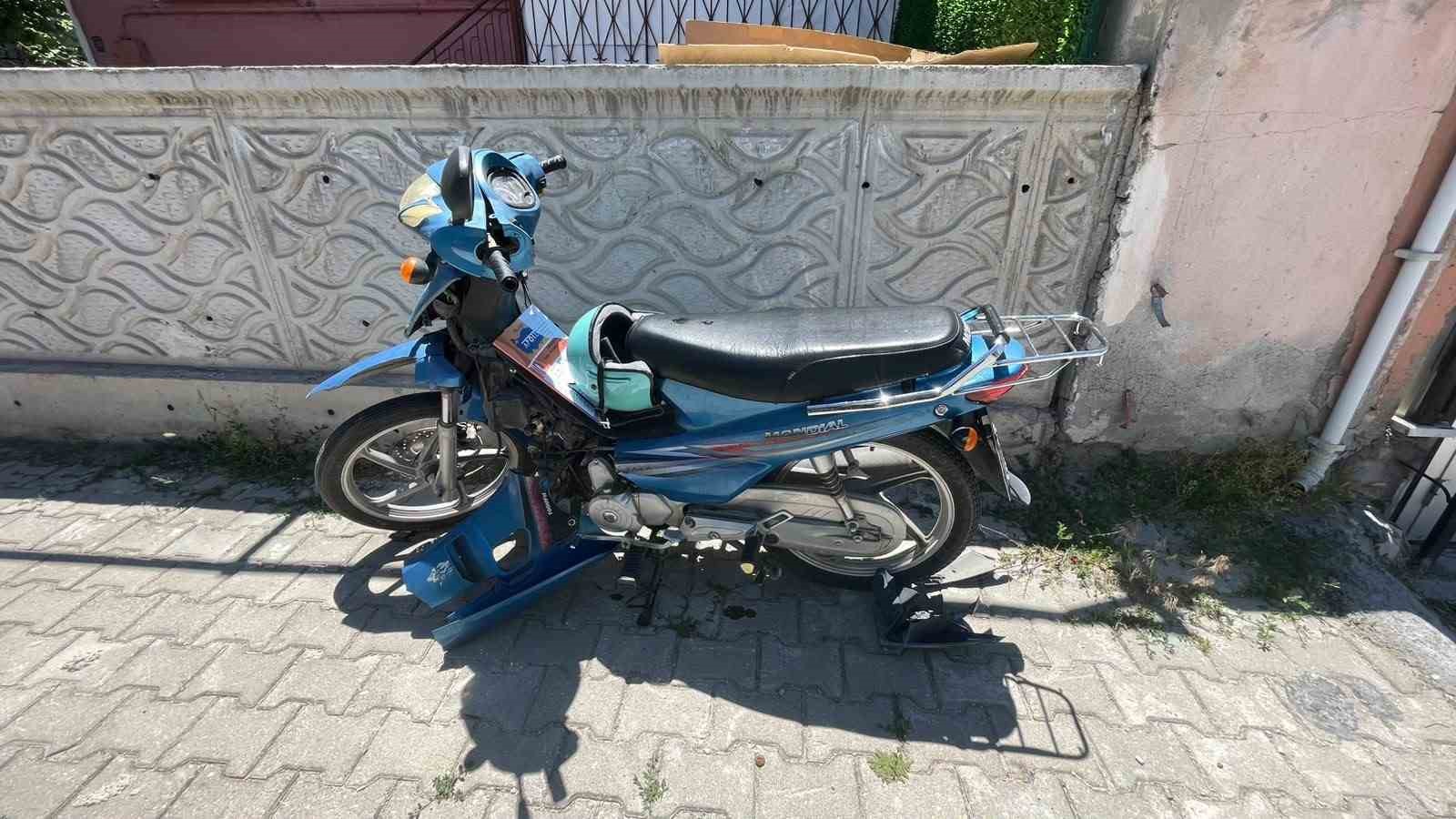 Karaman’da ciple çarpışan motosikletli yaralandı 4 karamanda ciple carpisan motosikletli yaralandi 0 Tww8a9VI