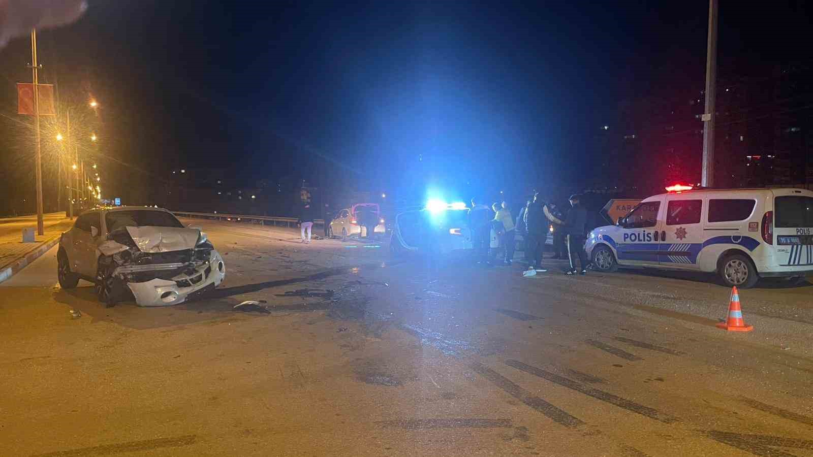 karamanda ciple otomobil carpisti 4 yarali 0
