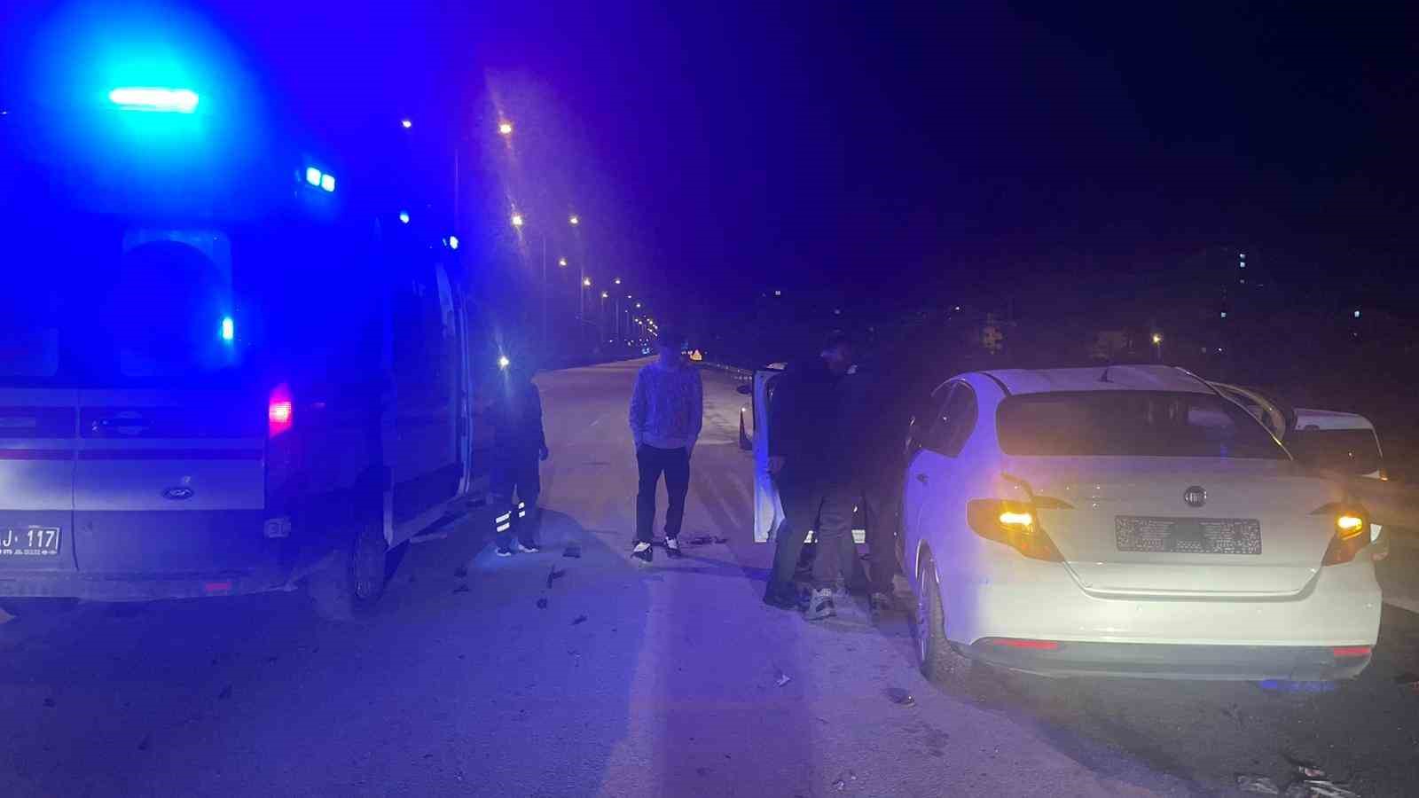 karamanda ciple otomobil carpisti 4 yarali 1