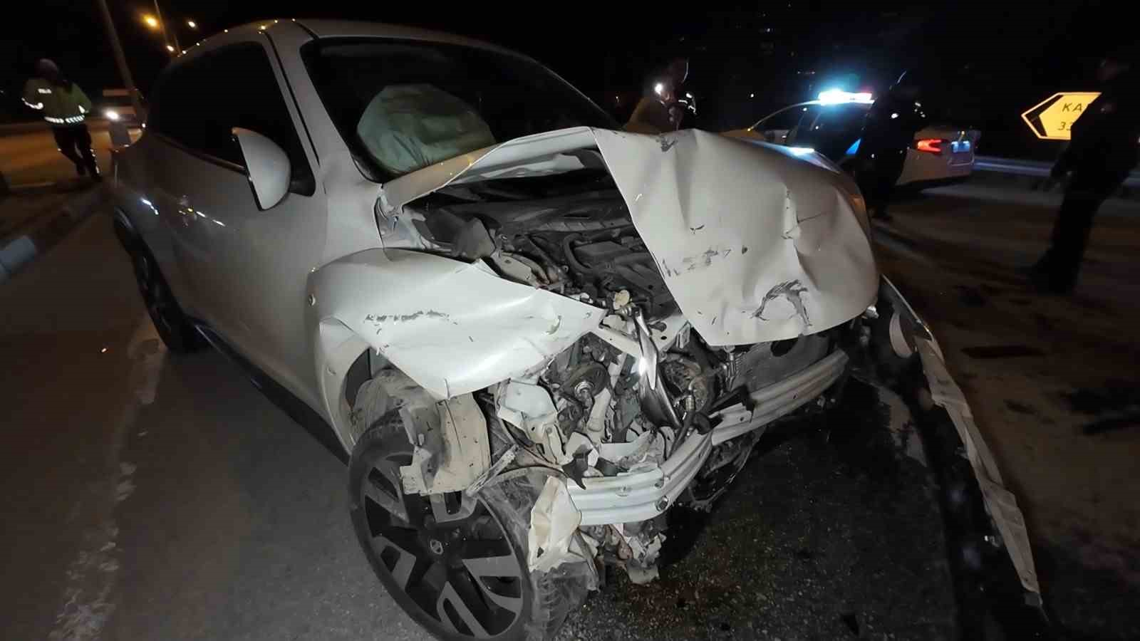 karamanda ciple otomobil carpisti 4 yarali 3