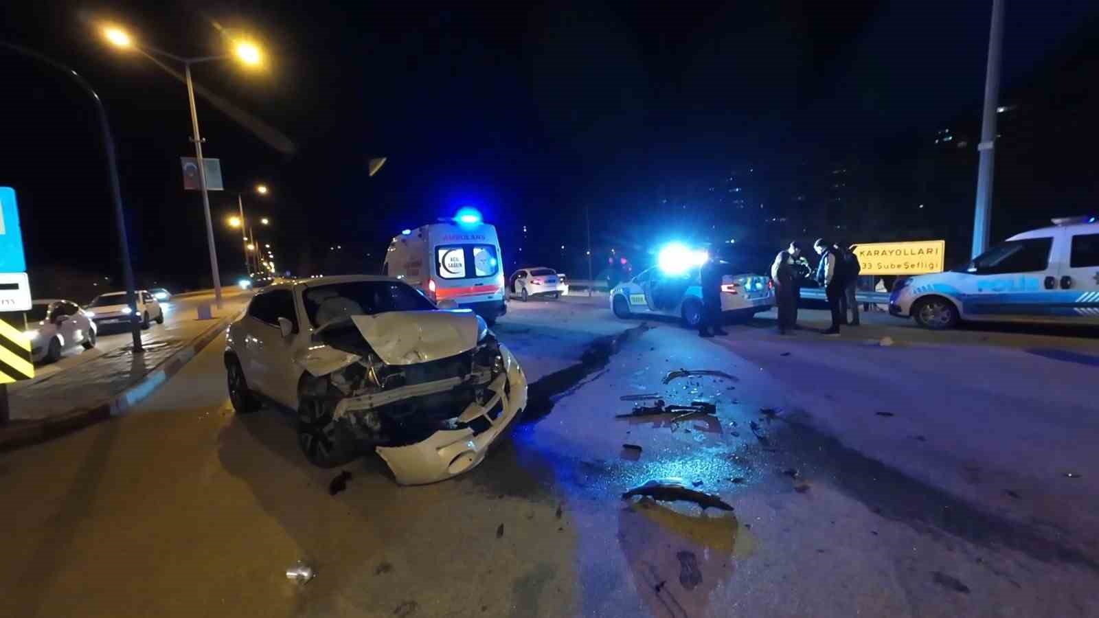 karamanda ciple otomobil carpisti 4 yarali 4 UL2zwSH5