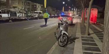 karamanda-devrilen-motosikletin-surucusu-yaralandi-U49F5Lpj.jpg