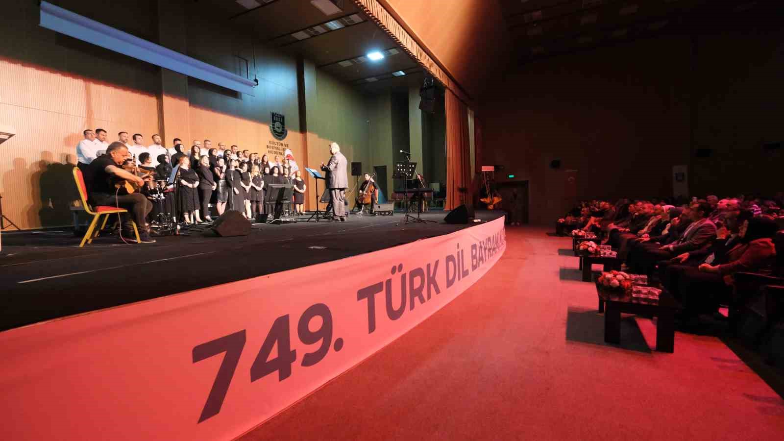 Karaman’da "Dilimizin Renkleri" konseri 6 karamanda dilimizin renkleri konseri 2