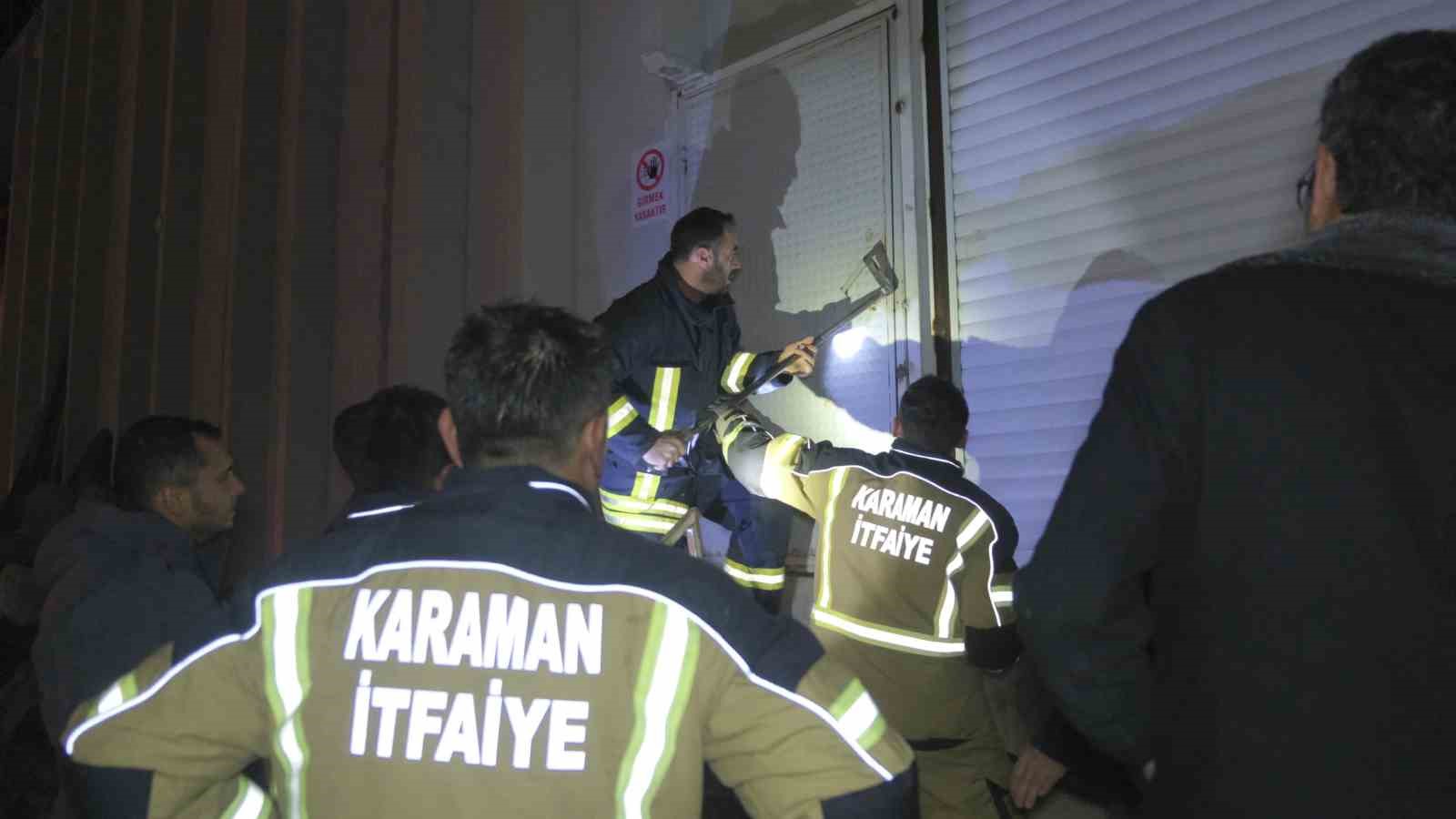 karamanda dorse uretim fabrikasinda yangin panigi 2 CDBCvTZP