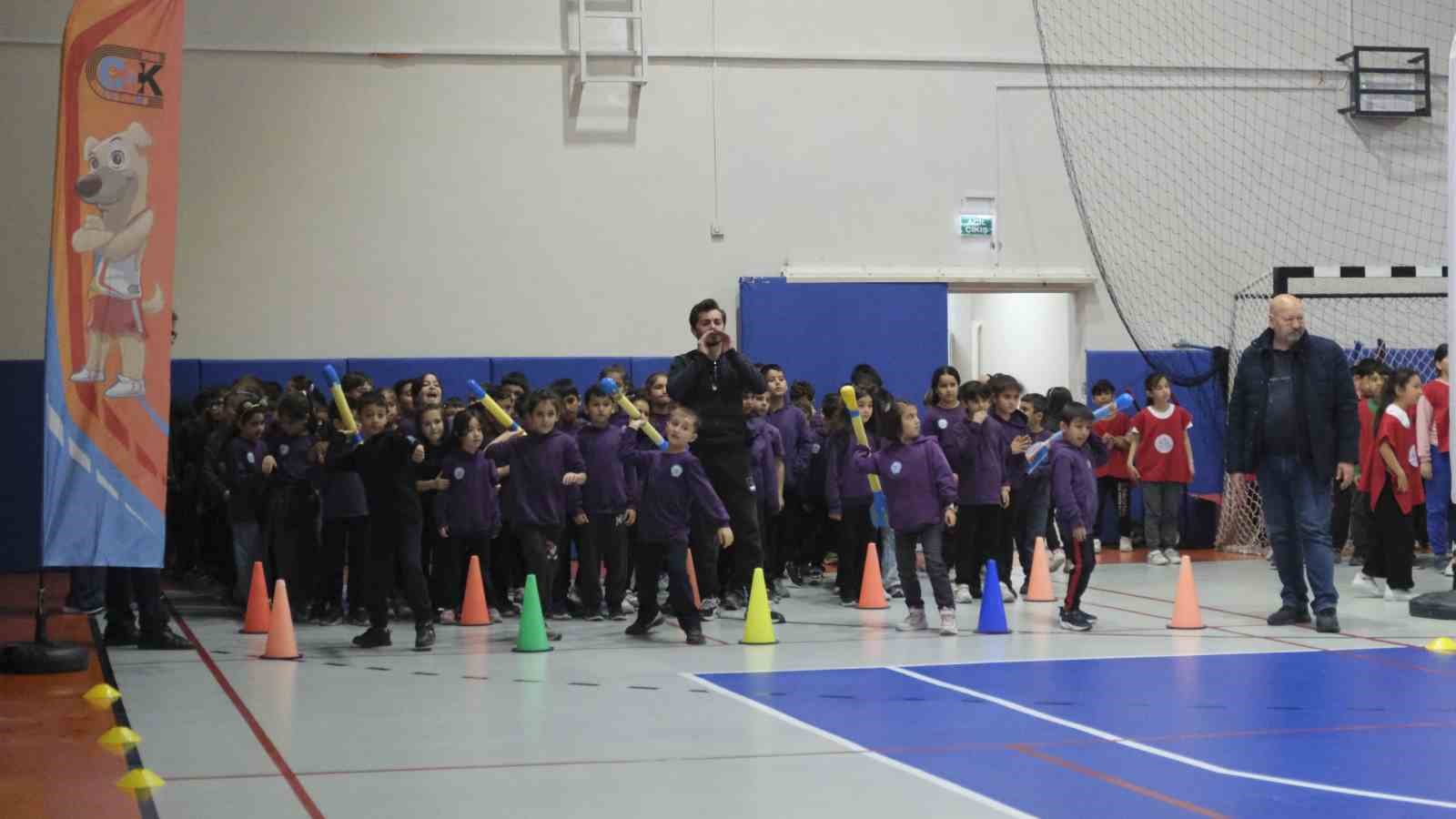 Karaman’da Dünya Çocuk Atletizm Günü kutlandı 5 karamanda dunya cocuk atletizm gunu kutlandi 1 W78CQABI