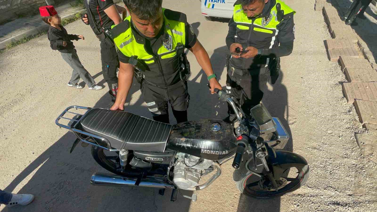 Karaman’da ‘dur’ ihtarına uymayan motosikletliye 611 bin lira ceza kesildi 4 karamanda dur ihtarina uymayan motosikletliye 611 bin lira ceza kesildi 0 DZRPKhuz