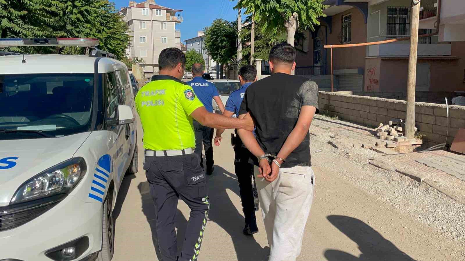 Karaman’da ‘dur’ ihtarına uymayan motosikletliye 611 bin lira ceza kesildi 5 karamanda dur ihtarina uymayan motosikletliye 611 bin lira ceza kesildi 1 FAvvdCbG