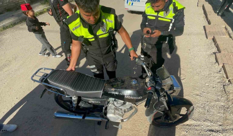 karamanda-dur-ihtarina-uymayan-motosikletliye-611-bin-lira-ceza-kesildi-tPbFNvWd.jpg
