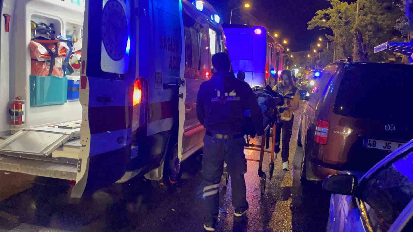 karamanda durakta otobusten inen yolcuya elektrikli bisiklet carpti 1 yarali 0