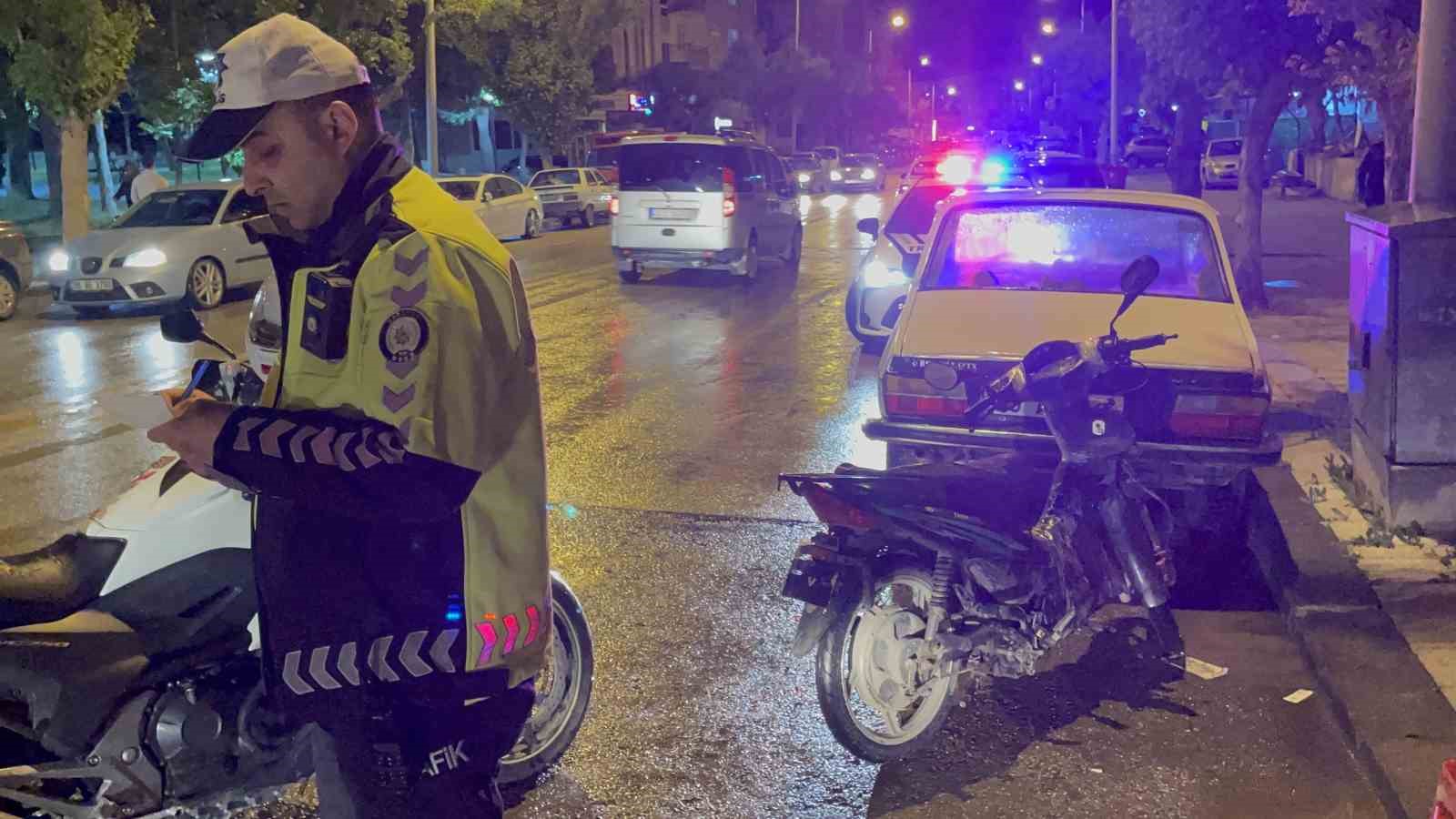 karamanda durakta otobusten inen yolcuya elektrikli bisiklet carpti 1 yarali 2 CPDvJyYv