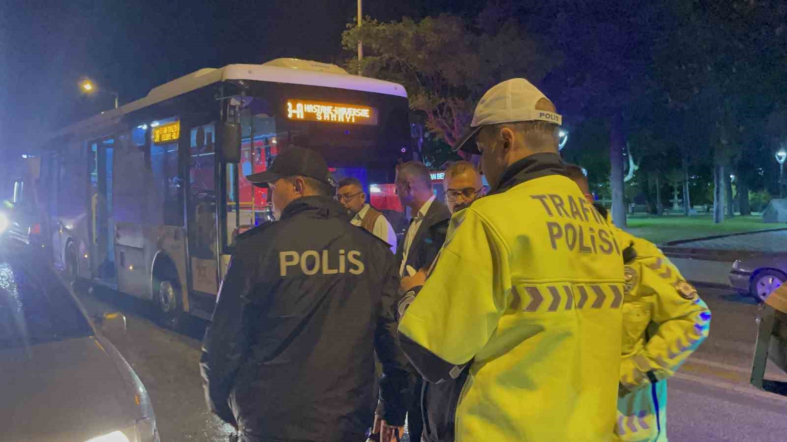 karamanda durakta otobusten inen yolcuya elektrikli bisiklet carpti 1 yarali 3 2FpvzGdR