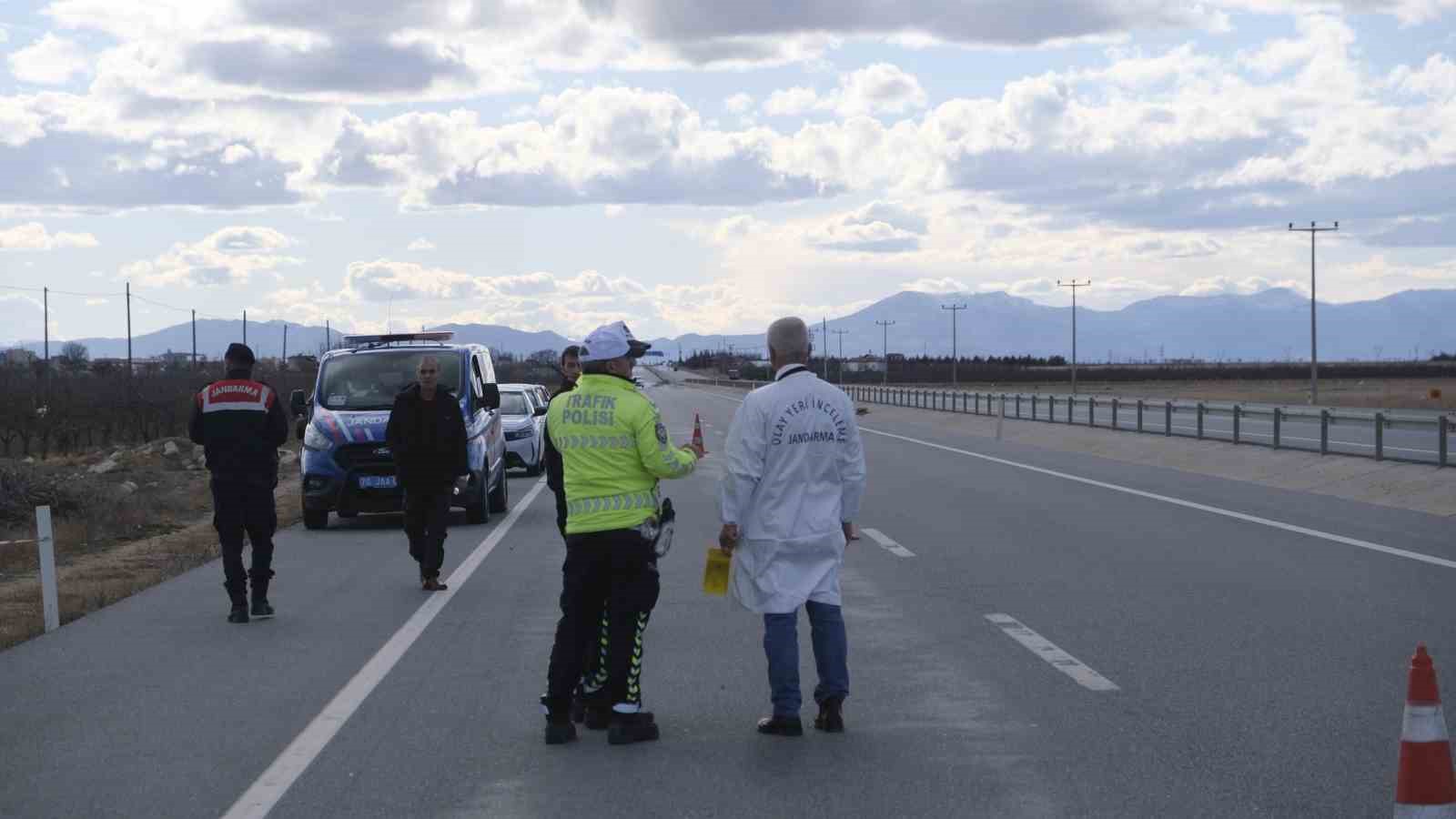 Karaman’da gelincik toplarken otomobilin çarptığı yaşlı kadın hayatını kaybetti 9 karamanda gelincik toplarken otomobilin carptigi yasli kadin hayatini kaybetti 5 M7lU2wcq