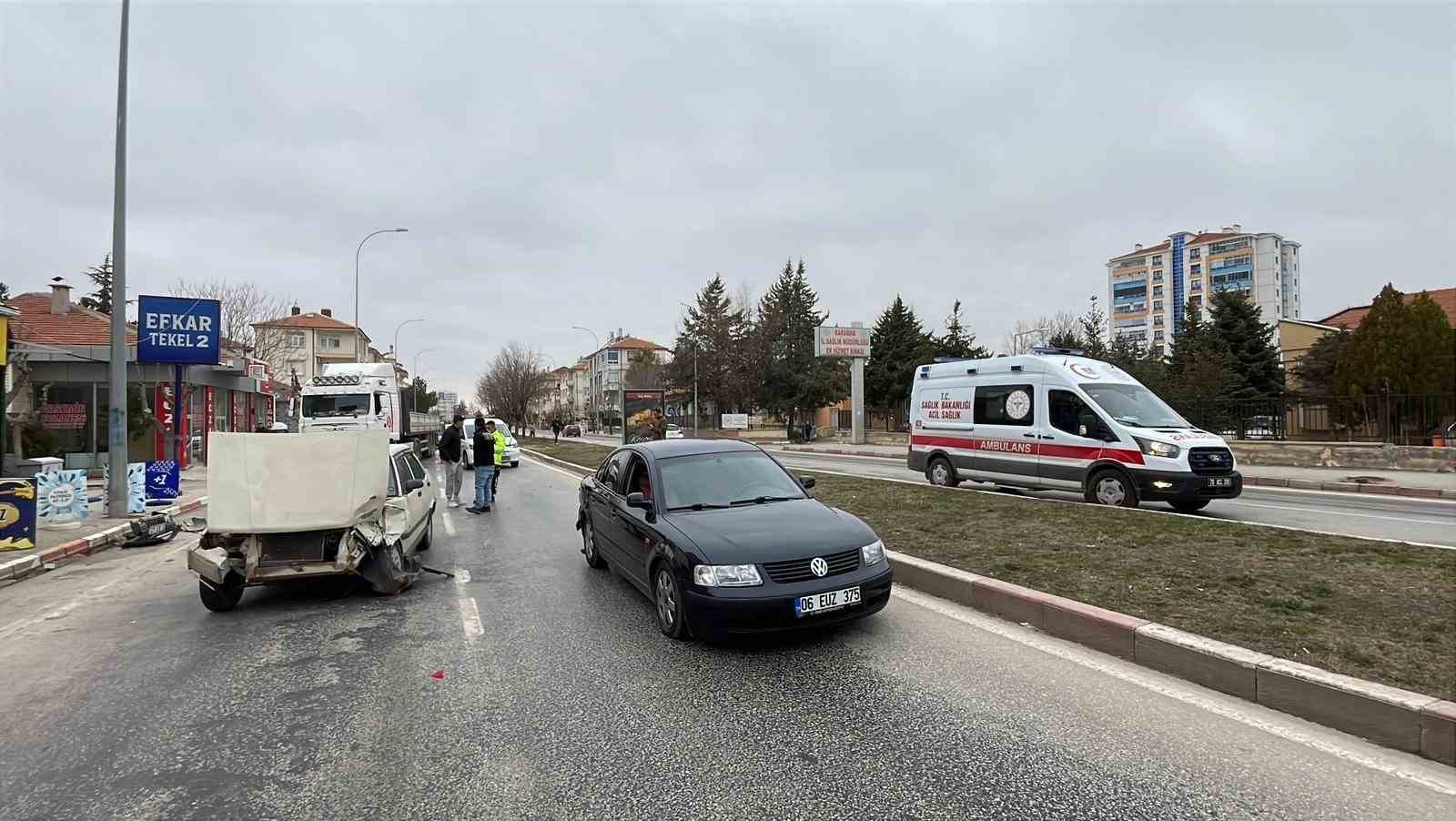 karamanda guvenlik kamerasina yansiyan kazada 1 kisi yaralandi 1 FMOi6ws7