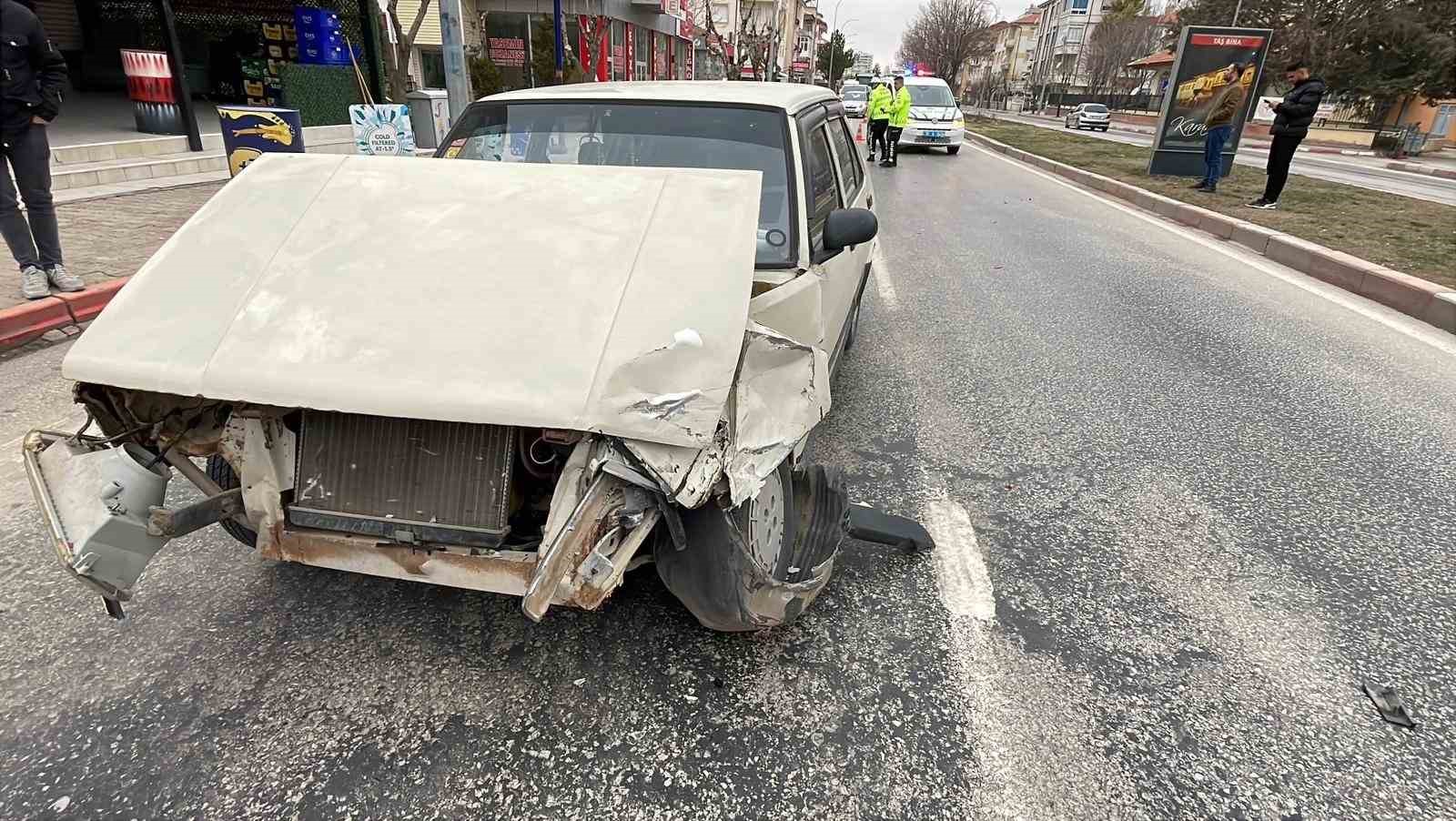 karamanda guvenlik kamerasina yansiyan kazada 1 kisi yaralandi 3 IzRnVIEb