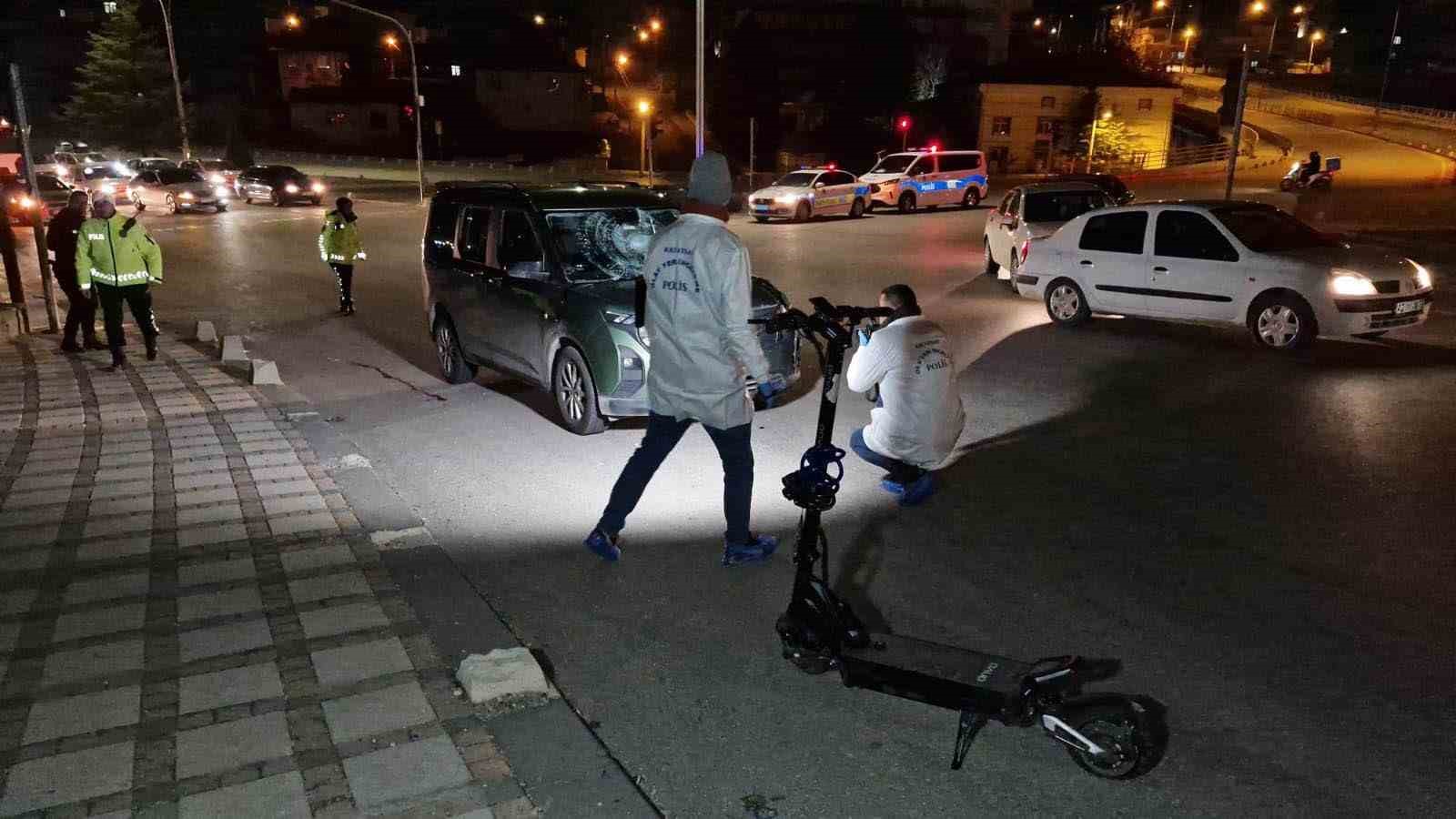 karamanda hafif ticari aracla scooter carpisti 1 agir yarali 0 VCuKOJA2