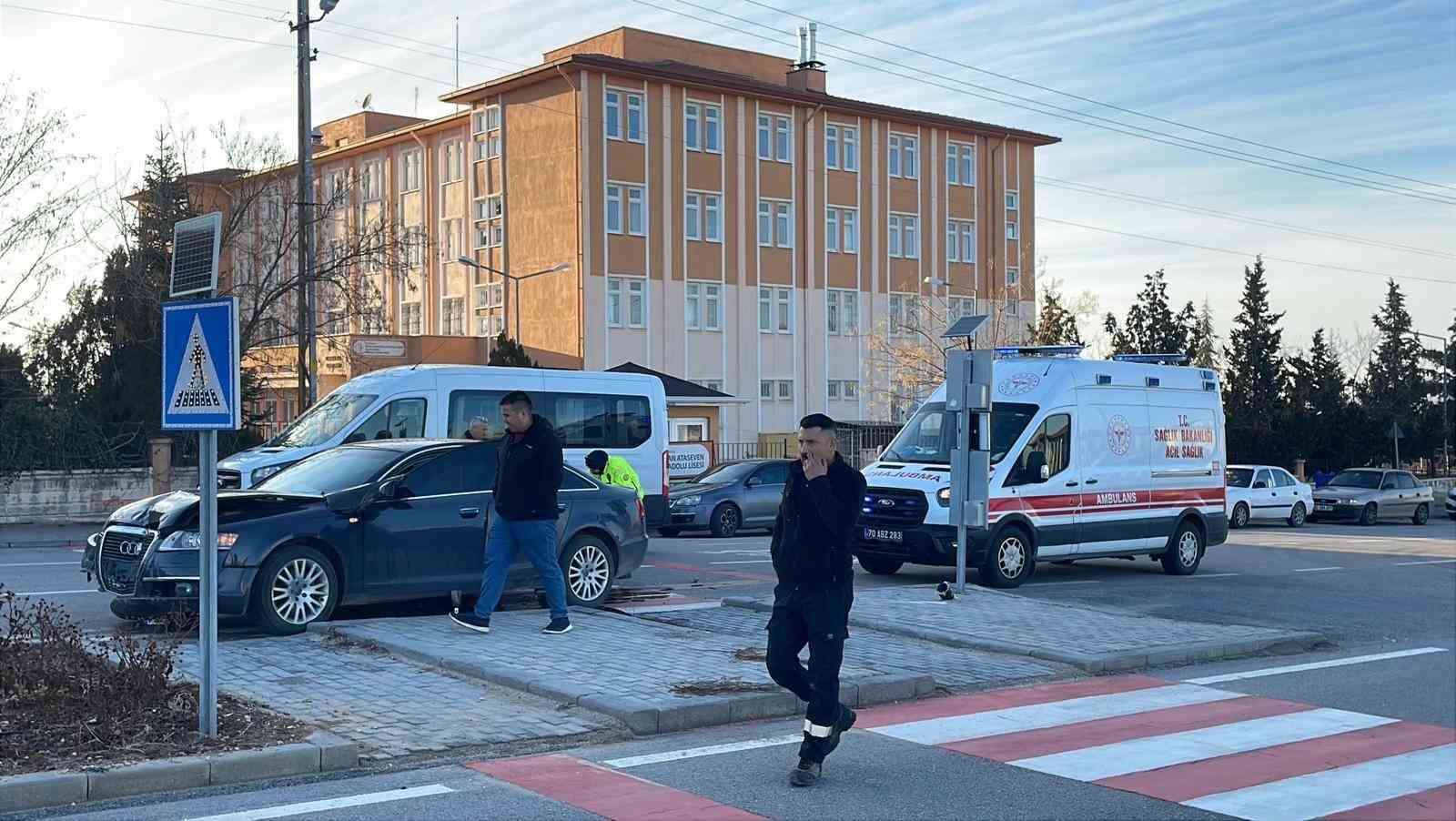 karamanda iki otomobil carpisti 1 yarali 0 jinWqAIs