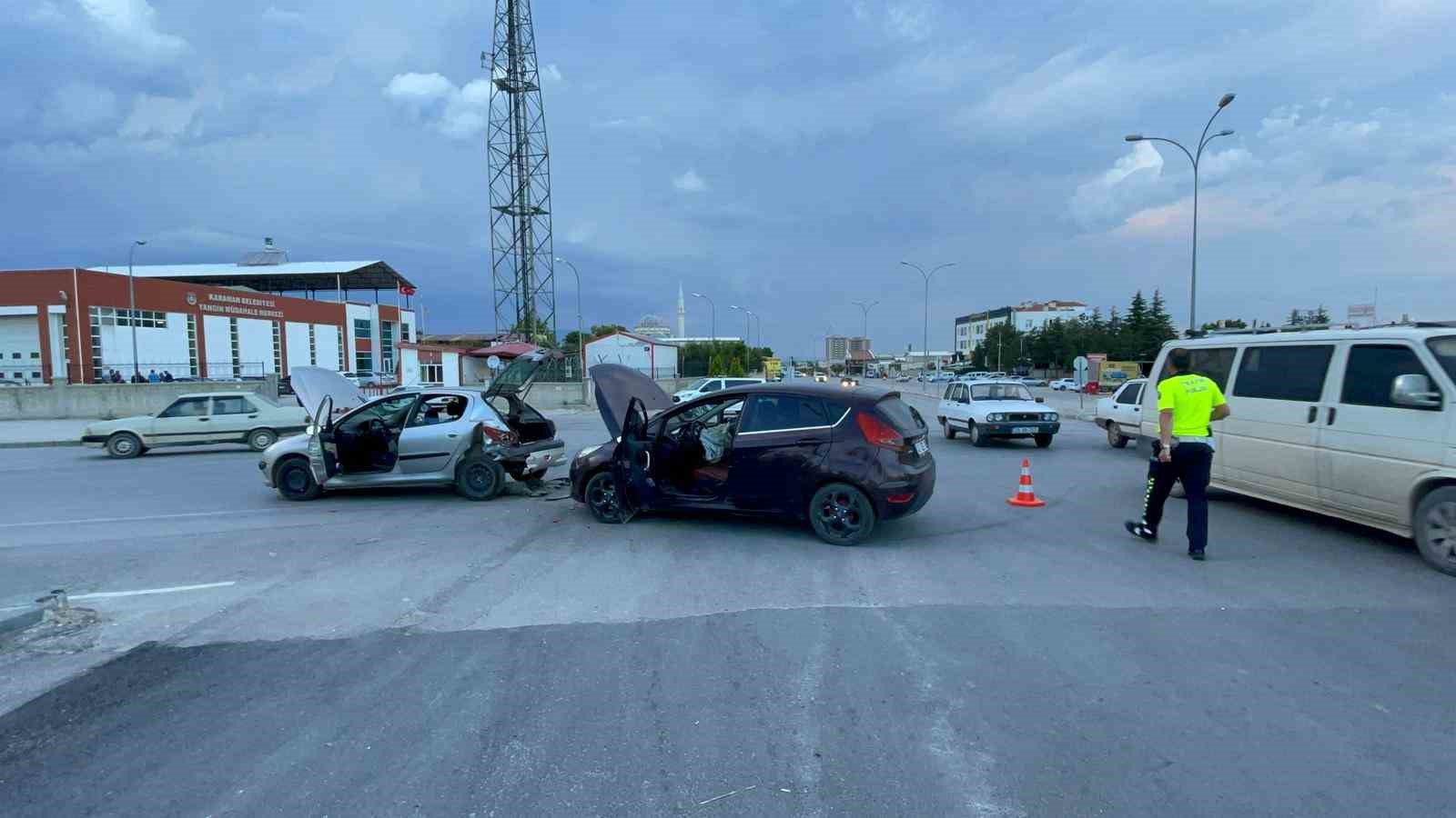 Karaman’da iki otomobil çarpıştı: 1 yaralı 5 karamanda iki otomobil carpisti 1 yarali 1 fXQE6eDz