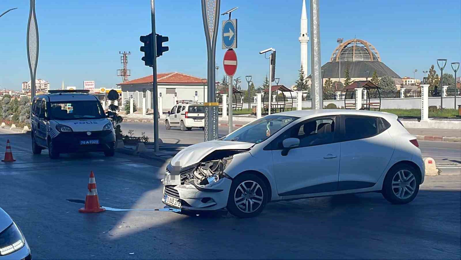 karamanda iki otomobil carpisti 1 yarali 1