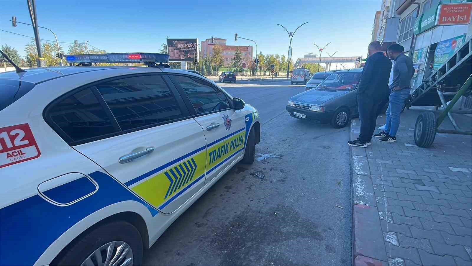 karamanda iki otomobil carpisti 1 yarali 2 NTUAE4Z1