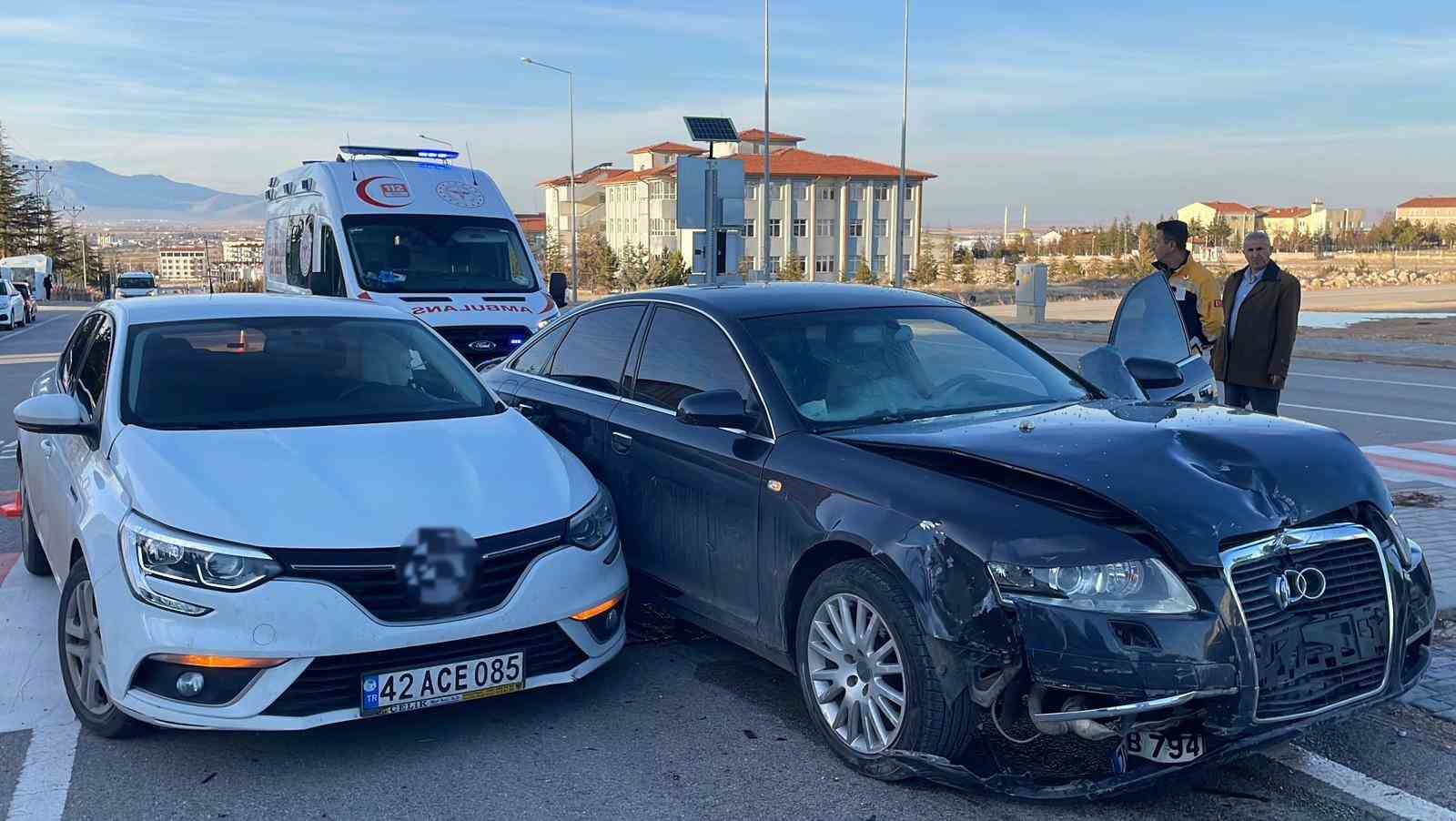 karamanda iki otomobil carpisti 1 yarali 3 UTkJq338