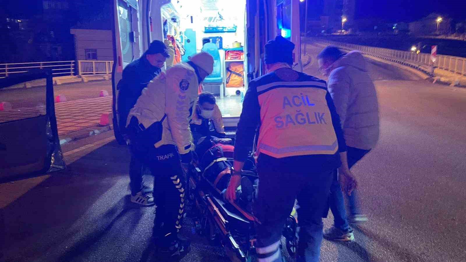 karamanda iki otomobil carpisti 3 yarali 3 KTlQLrVC