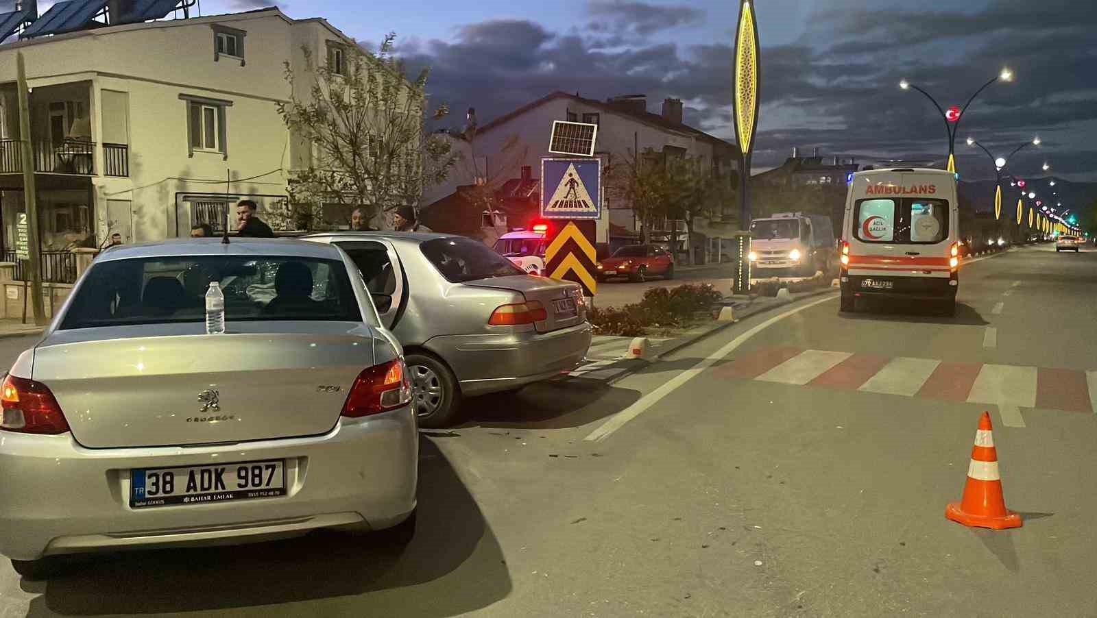 karamanda iki otomobil carpisti 6 yarali 2 E8EKqUeX