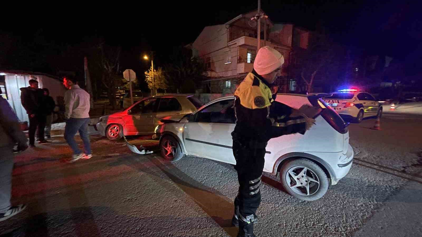 karamanda iki otomobilin carpismasi kameraya yansidi 1 yarali 1