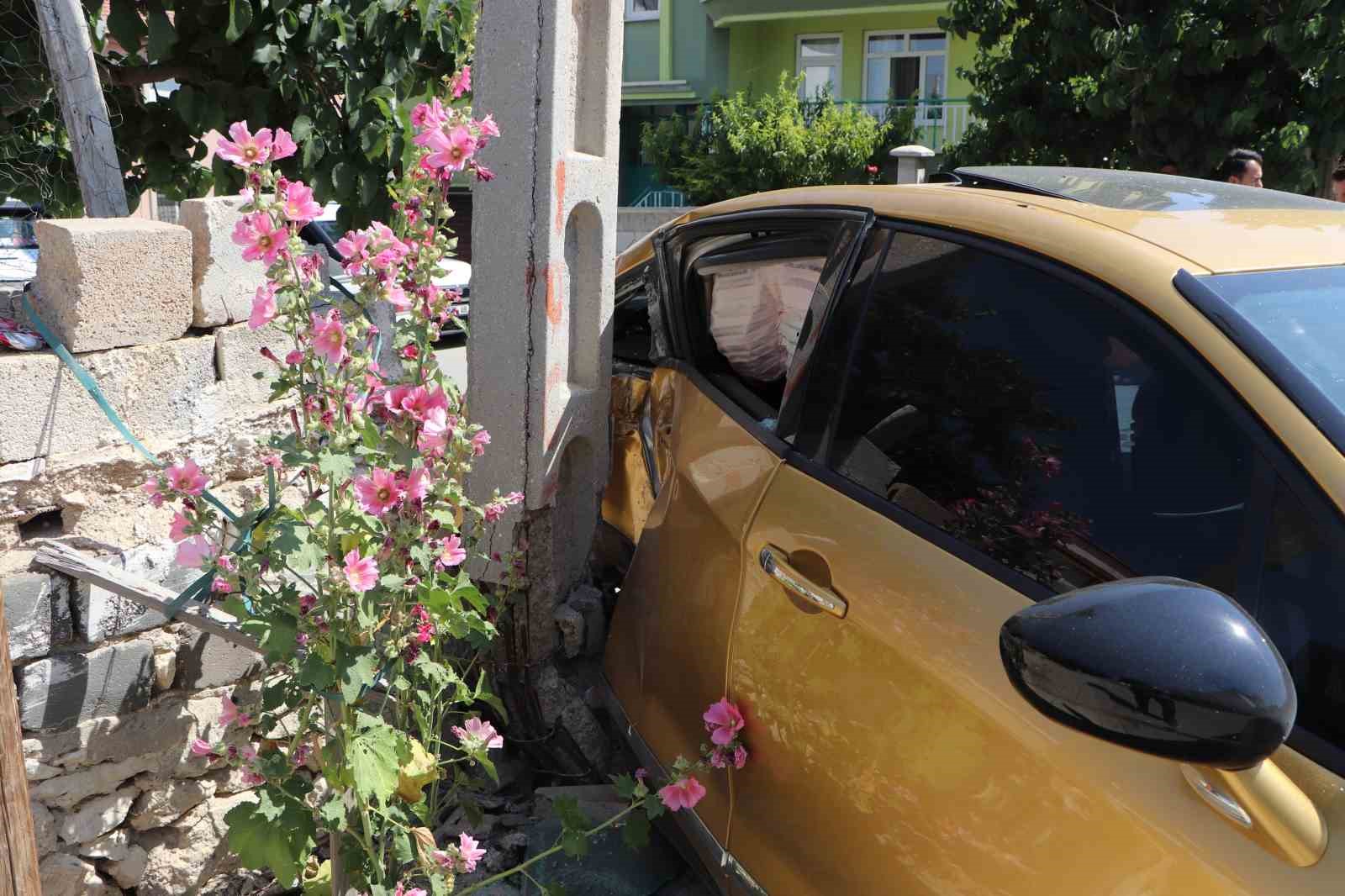 karamanda iki otomobilin carpistigi kazada 3 kisi yaralandi kaza ani kameraya yansidi 0 CfcN2CZc