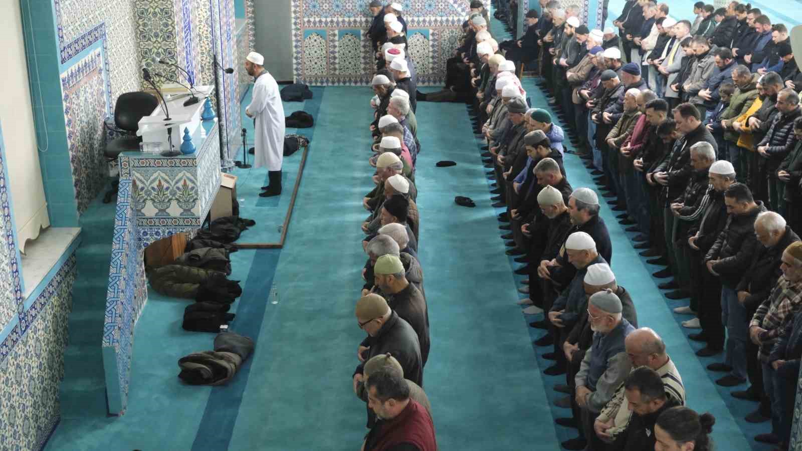 karamanda ilk teravih namazinda camiler doldu tasti 0 1e9vTQs1