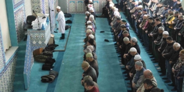 karamanda-ilk-teravih-namazinda-camiler-doldu-tasti-8aThJNqI.jpg