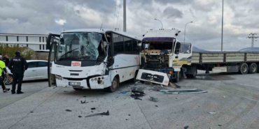 karamanda-isci-servisi-ile-tir-carpisti-12-yarali-2qv7k7JA.jpg