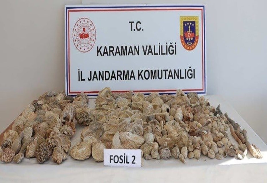 karamanda kacak sigara ile 420 adet fosil ele gecirildi 12 kisi tutuklandi 0