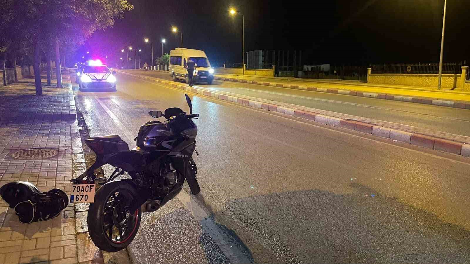 karamanda kaldirimi asarak karsi seride gecen motosikletin surucusu olumden dondu 1 XhaYDkws