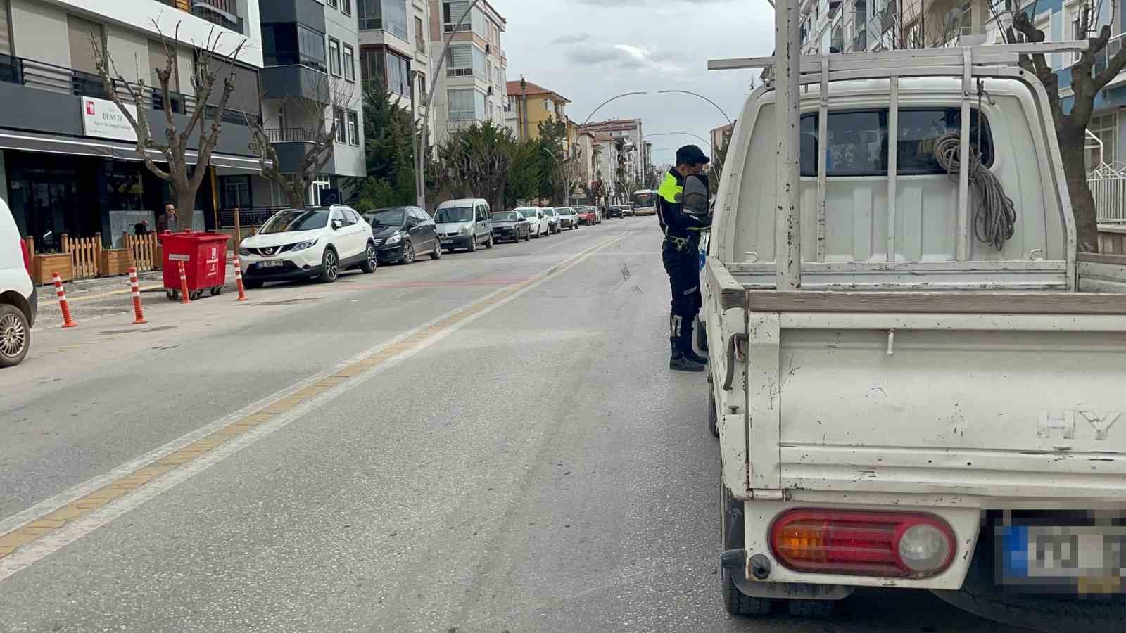 karamanda kamyonetin carptigi cocuk yaralandi 1 NplYWOnJ