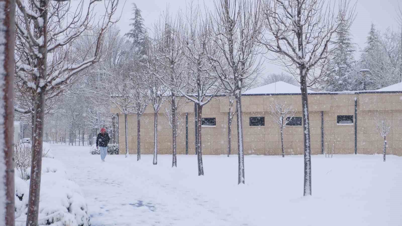 karamanda kar yagisi sevindirirken kartpostallik manzaralar olustu 2 a37puAHR