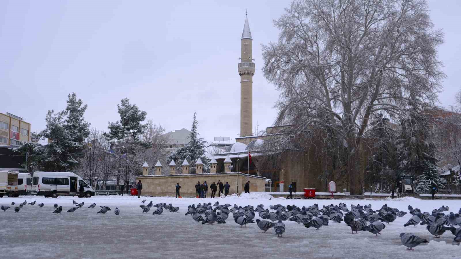 karamanda kar yagisi sevindirirken kartpostallik manzaralar olustu 4 9ksbnzjC