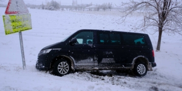karamanda-karli-yolda-kontrolden-cikan-minibus-sarampole-indi-Trbk7FlP.jpg