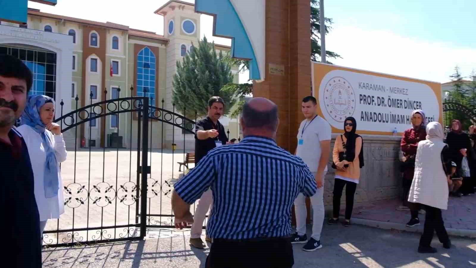 Karaman’da LGS heyecanı: Kimliğini unutan öğrencilerin yardımına polis ve veliler koştu 14 karamanda lgs heyecani kimligini unutan ogrencilerin yardimina polis ve veliler kostu 10 2nQNLg7I