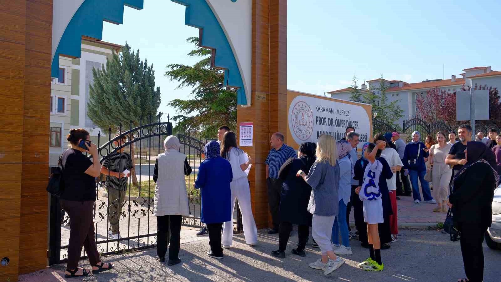 Karaman’da LGS heyecanı: Kimliğini unutan öğrencilerin yardımına polis ve veliler koştu 7 karamanda lgs heyecani kimligini unutan ogrencilerin yardimina polis ve veliler kostu 3 bDLZ8RAi