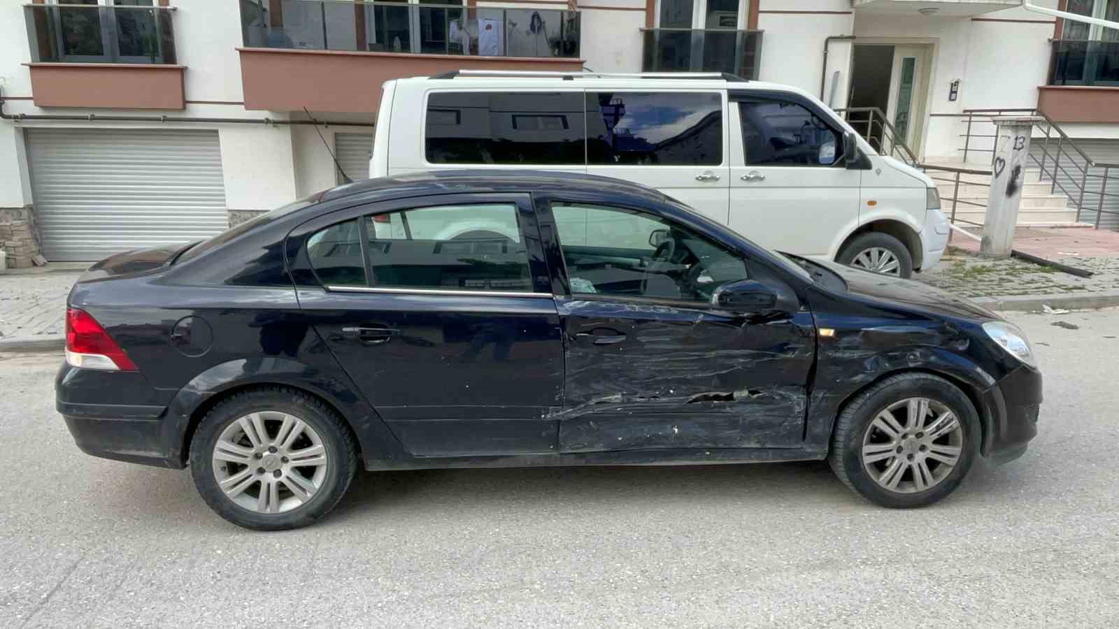 karamanda maddi hasarla atlatilan kaza kameraya yansidi 1 YK2umIVd