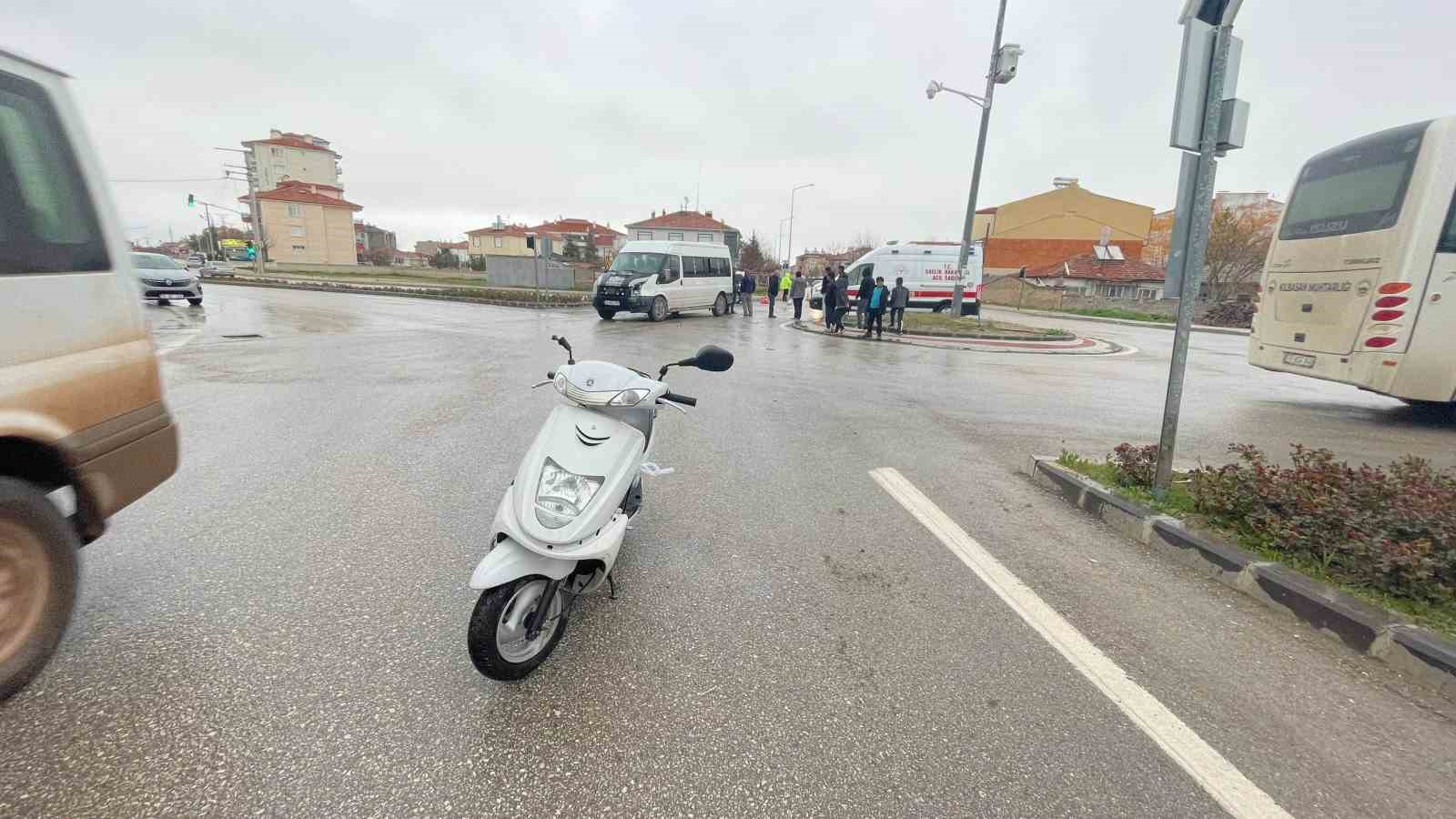 karamanda minibusle motosiklet carpisti 1 yarali 0 JCFWBHTj